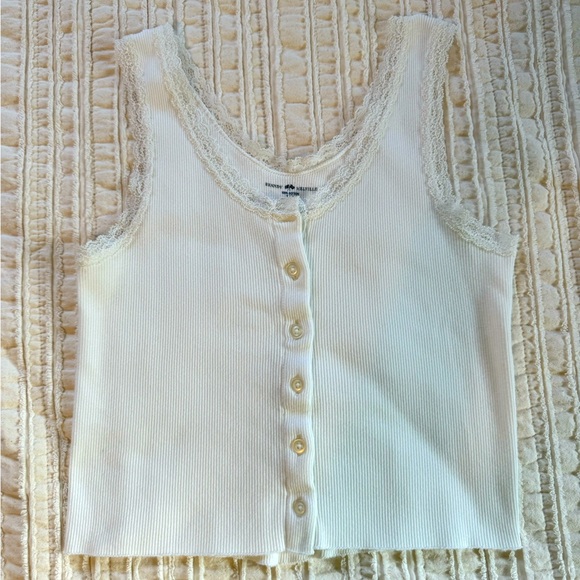 White Brandy Melville tank top with lace. Size XS/S lightly used - Picture 2 of 3